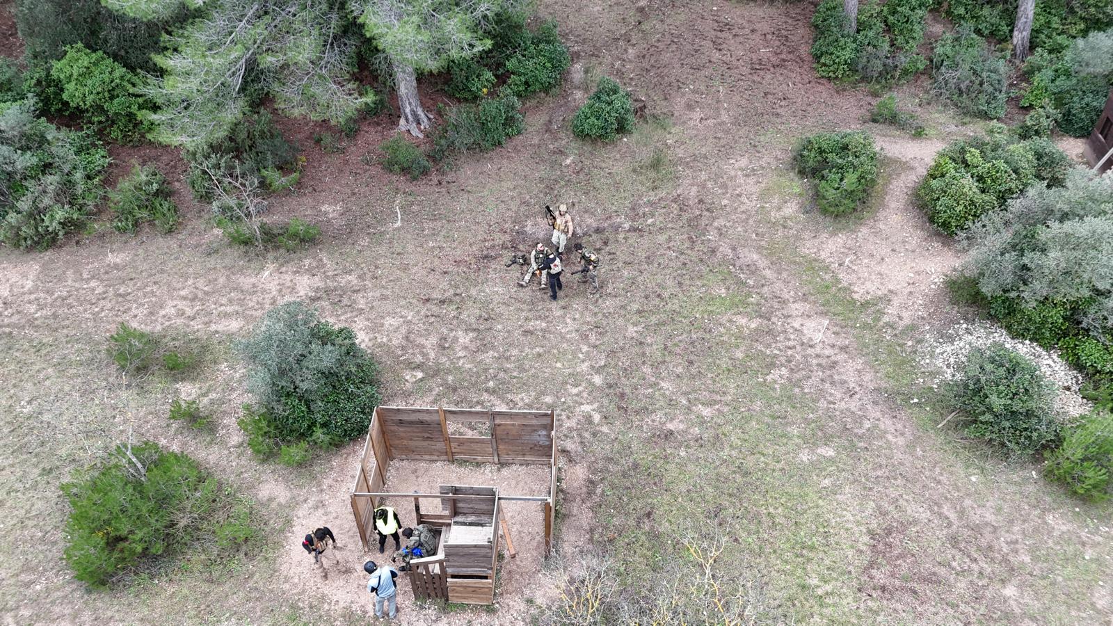 Petit fort avec joueurs en action